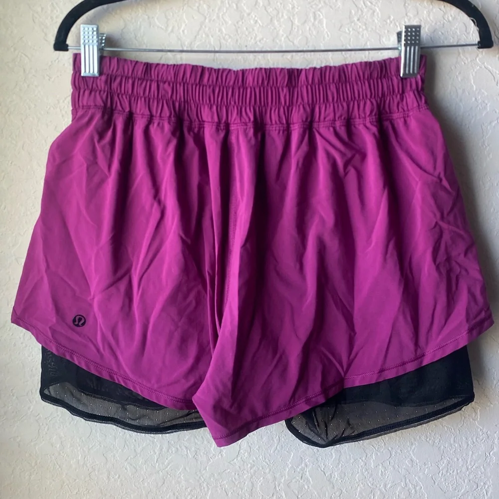Lululemon Hot to Street Short Regal Plum/Black ~ Size 8 - Picture 5 of 8
